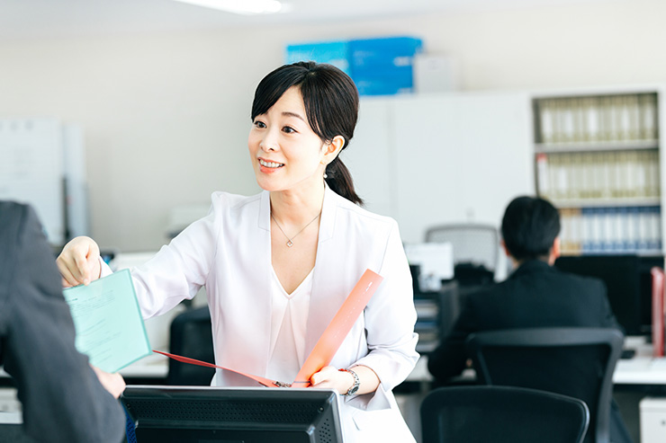 学校事務とは？学校事務の仕事内容、給料、やりがい、転職について解説