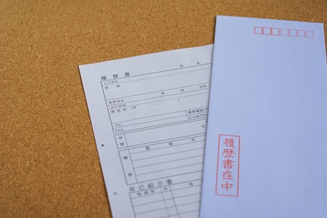 履歴書のサイズはa4 それともb5 どちらが正解 パソコンで履歴書を作成する場合のフォントサイズなどもご紹介します 私のキャリチェン