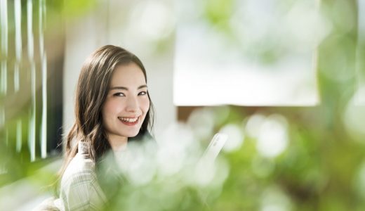 大人の女性の魅力とは？　風通しを良くする女性の特徴を解説